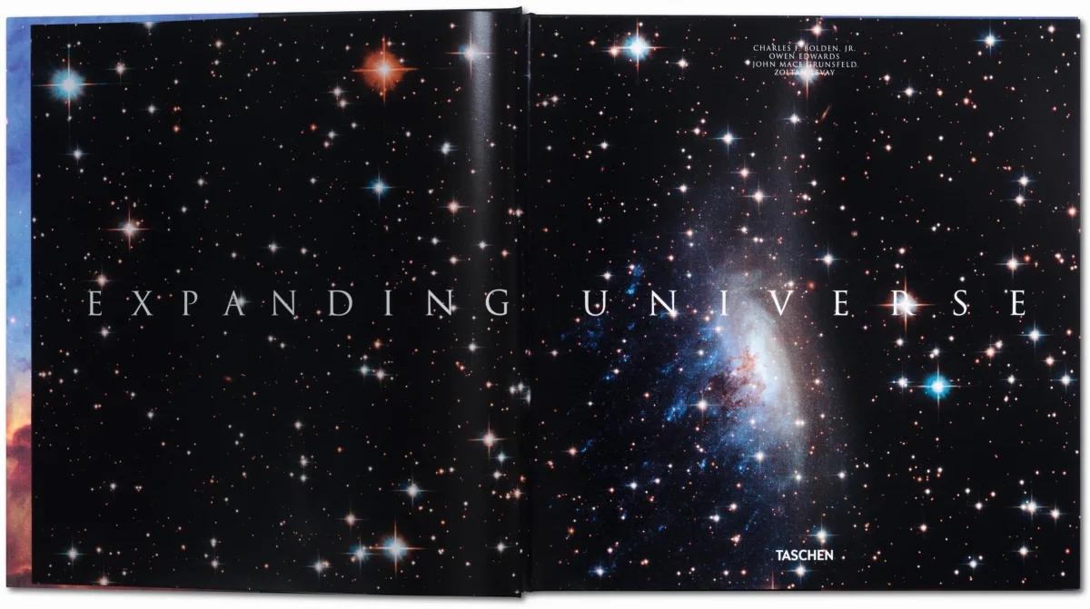 Expanding Universe. The Hubble Space Telescope